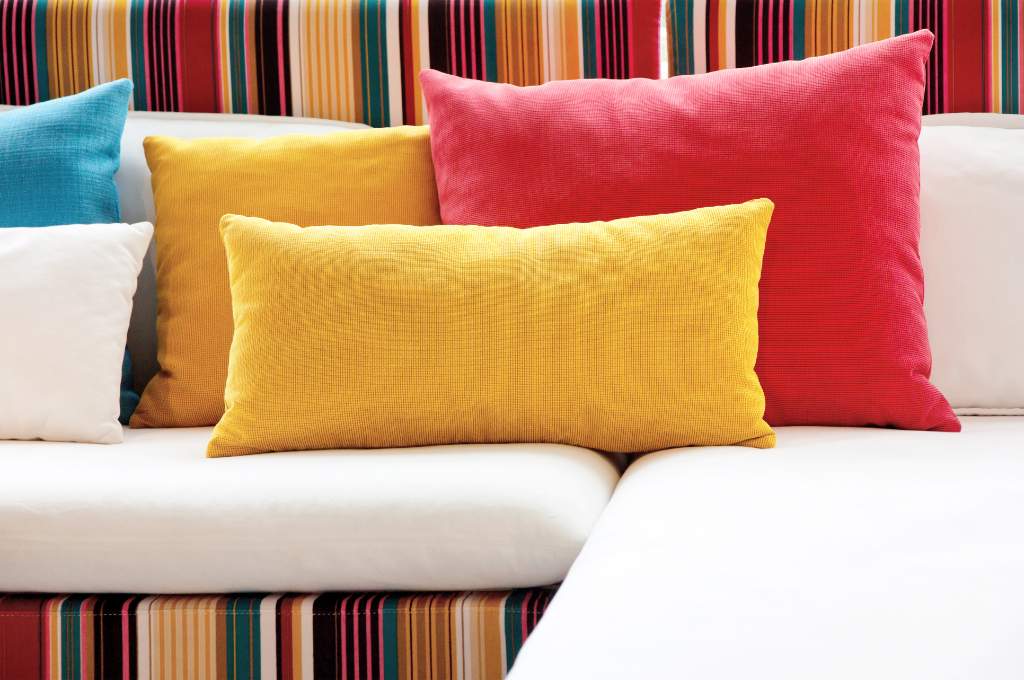 cuscini colorati decorativi